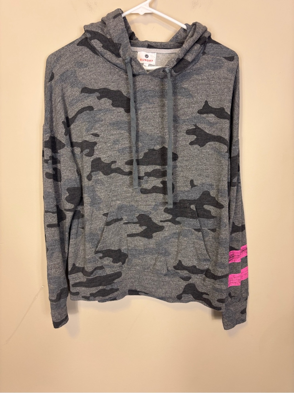 Sundry Gray Camo Pullover Hoodie with Pink Sleeve Stripes Size XS